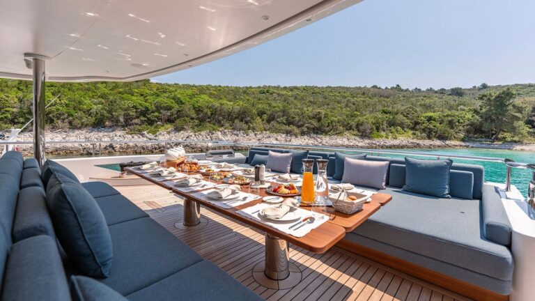 Main Deck Dining