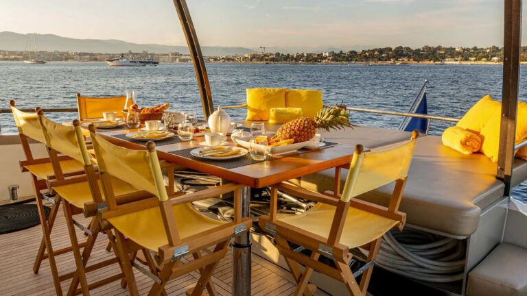 Main Deck Dining Alternative View
