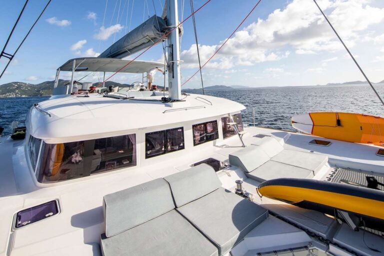 Sailing Catamaran NOMADA Bow