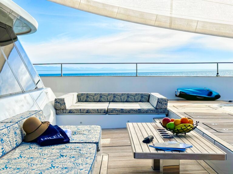 Foredeck Sunken Lounge