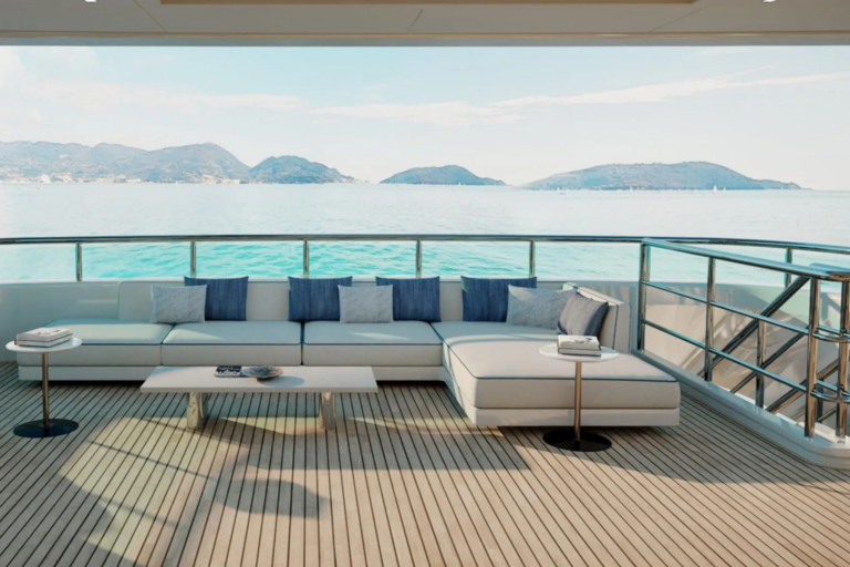 Main Deck Outdoor Lounge