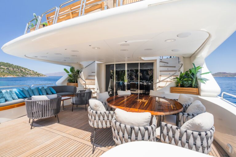 Upper Deck Aft Dining