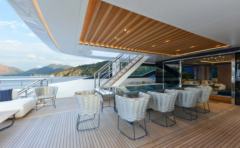 Upper Deck Dining