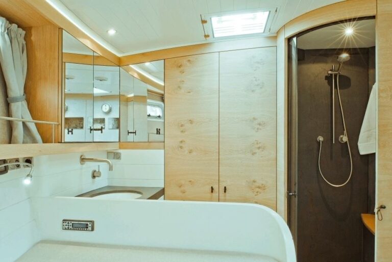 The 20m Yacht HELENE