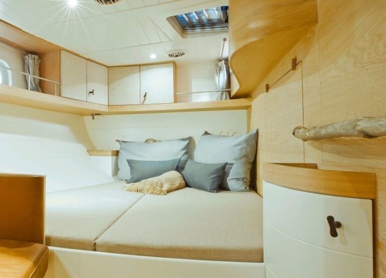 The 20m Yacht HELENE