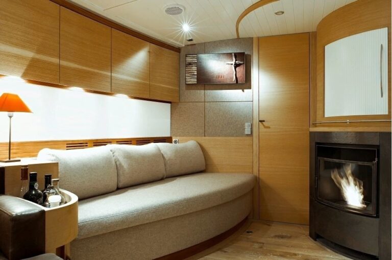 The 20m Yacht HELENE