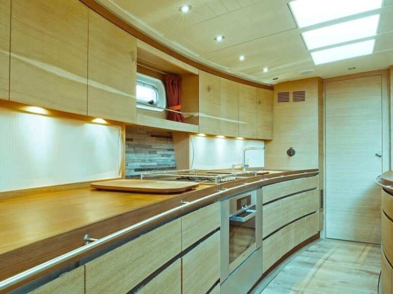The 20m Yacht HELENE