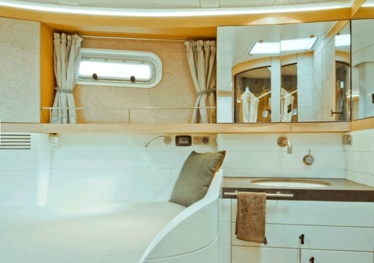 The 20m Yacht HELENE