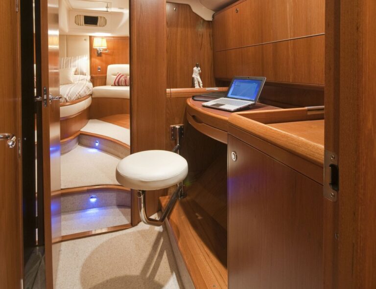 The 20m Yacht MUSTIQUE