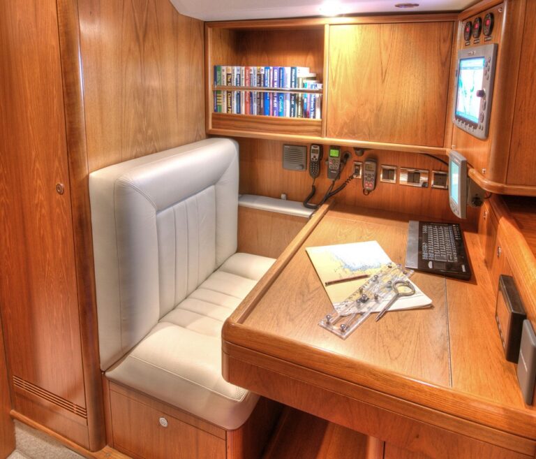 The 20m Yacht MUSTIQUE