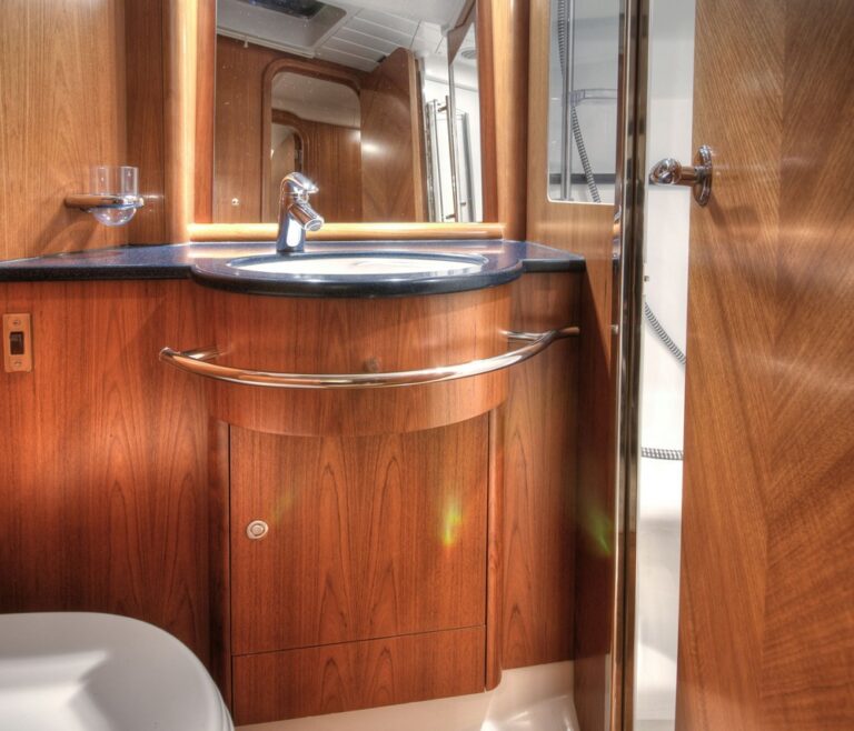 The 20m Yacht MUSTIQUE