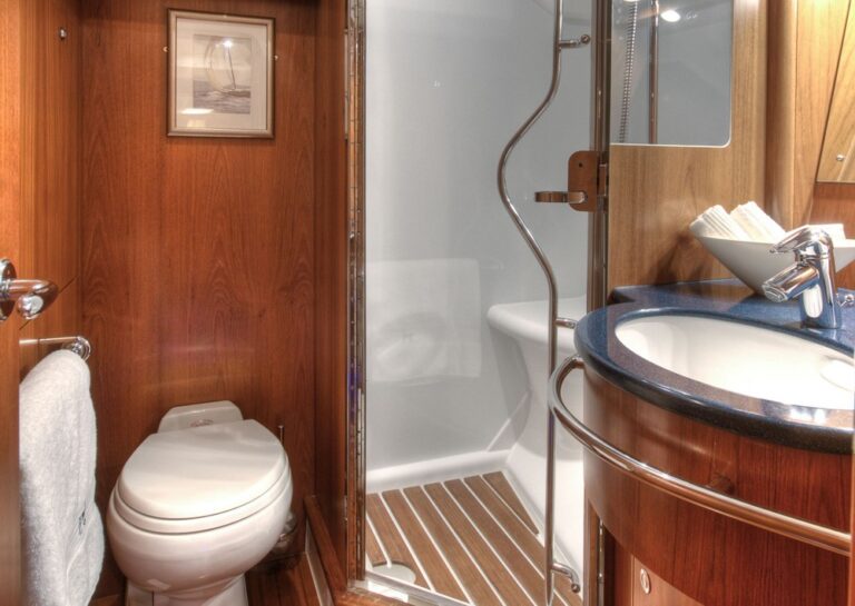 The 20m Yacht MUSTIQUE