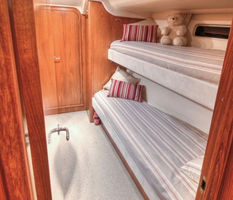 The 20m Yacht MUSTIQUE