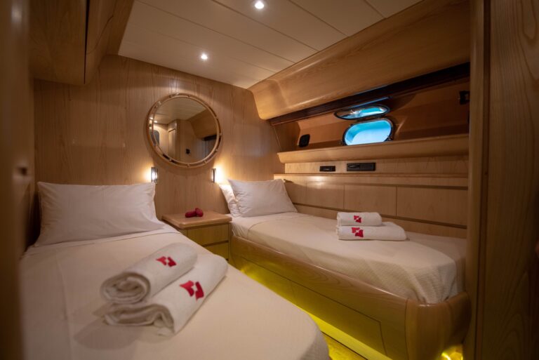 Twin guest cabin