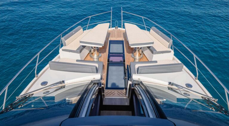 Foredeck With Flexible Seating