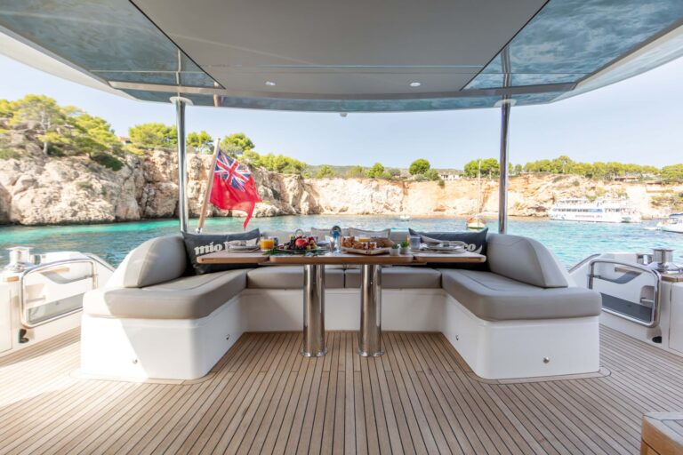 Main Deck Aft Dining