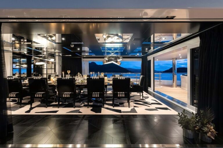 Upper Deck Dining