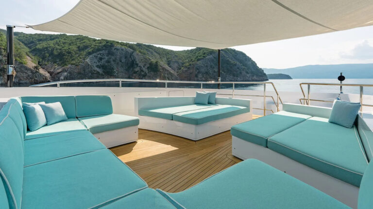 Foredeck Sunbathing Lounge