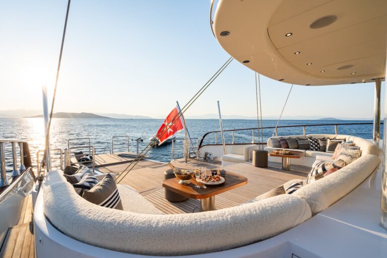 Deck Lounge
