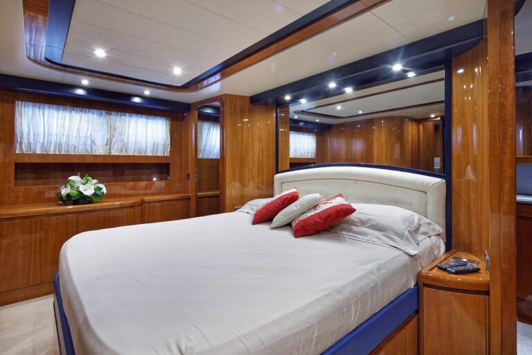 The 21m Yacht AQVA