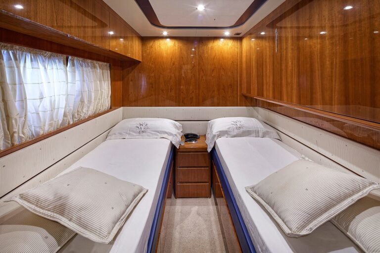 The 21m Yacht AQVA