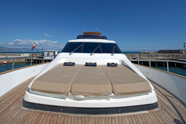 The 21m Yacht AQVA