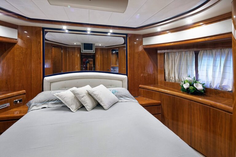 The 21m Yacht AQVA