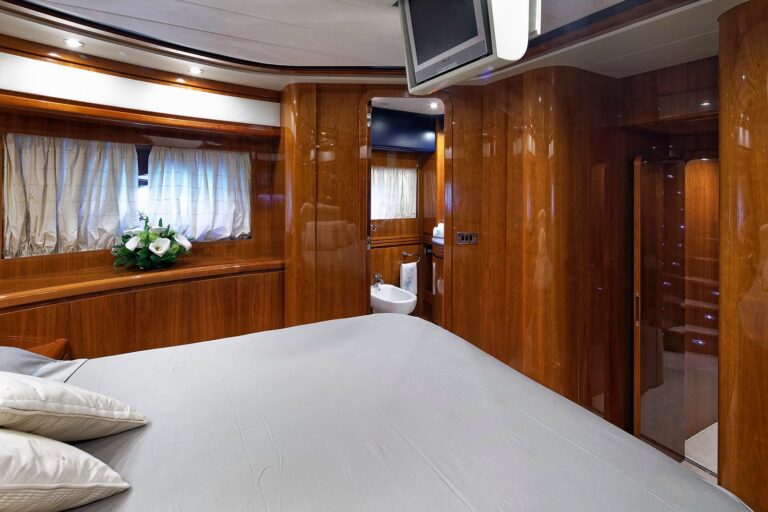 The 21m Yacht AQVA