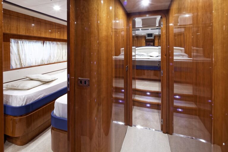 The 21m Yacht AQVA