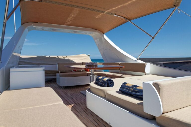 The 21m Yacht AQVA