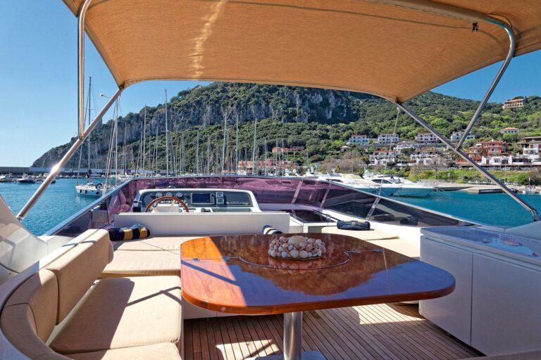 The 21m Yacht AQVA