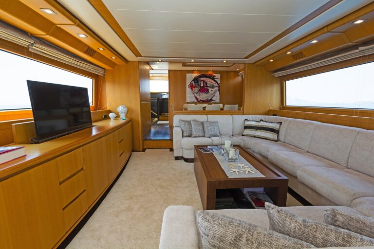 The 21m Yacht FOS