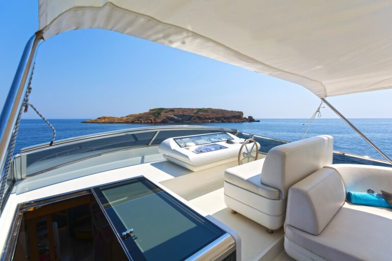 The 21m Yacht FOS