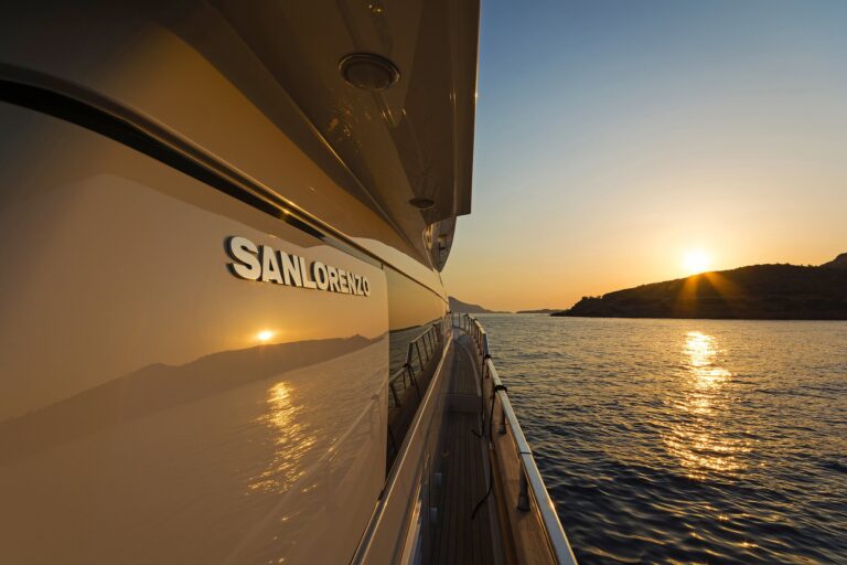 The 21m Yacht FOS