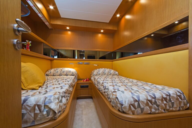 The 21m Yacht FOS