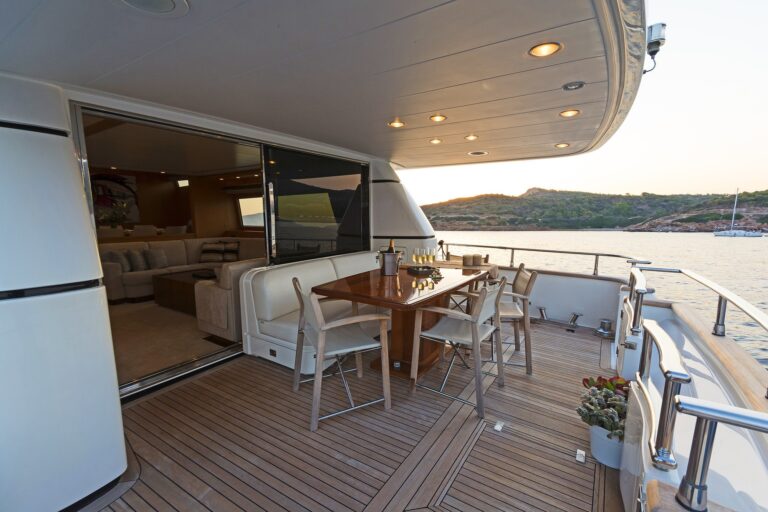 The 21m Yacht FOS