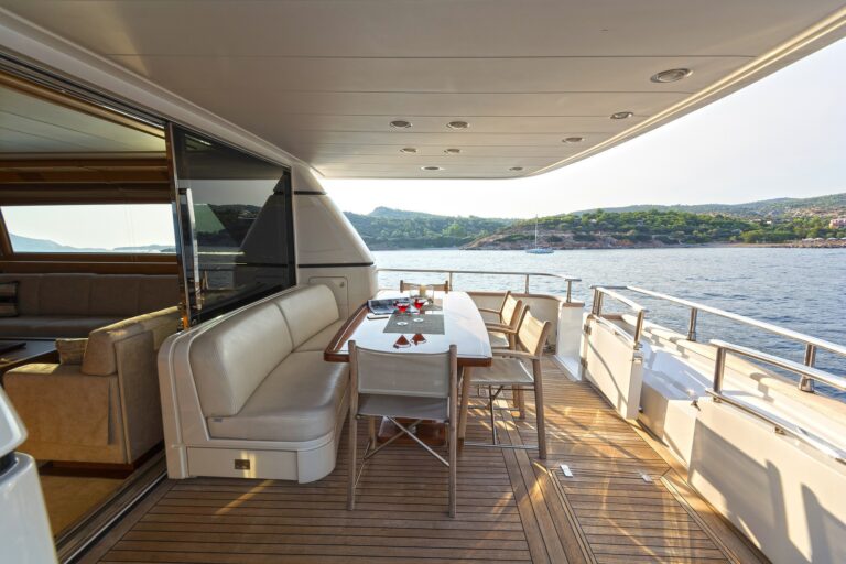 The 21m Yacht FOS