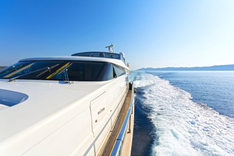 The 21m Yacht FOS