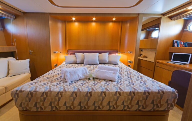 The 21m Yacht FOS