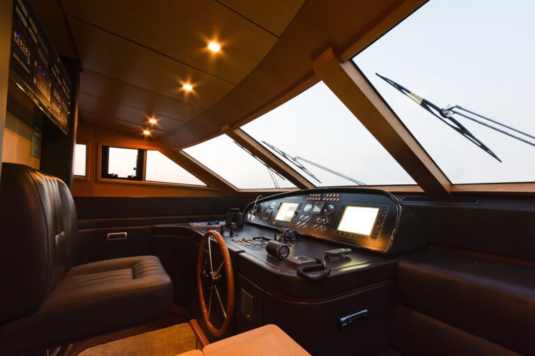 The 21m Yacht FOS