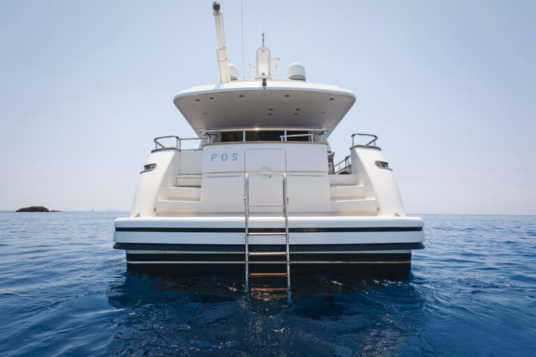 The 21m Yacht FOS