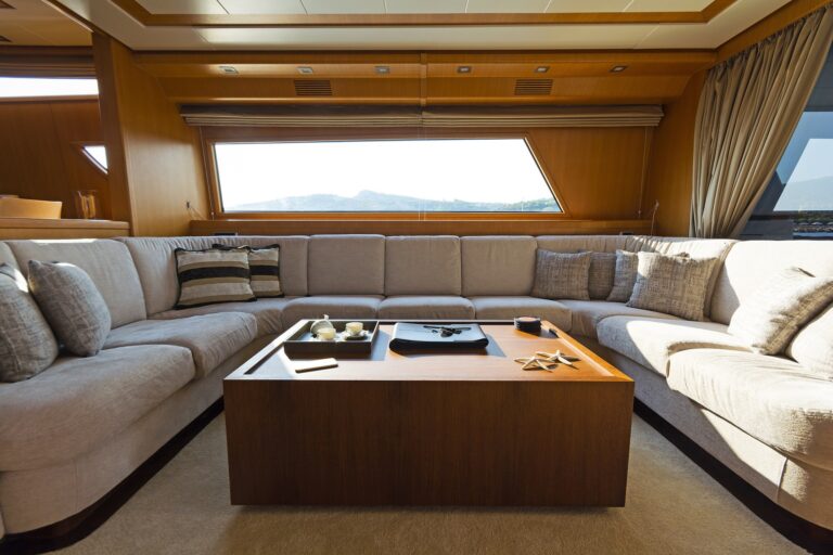 The 21m Yacht FOS