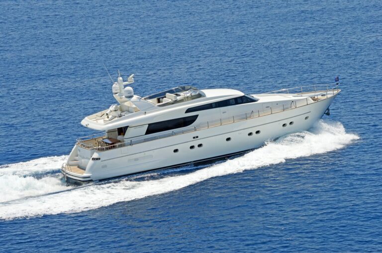 The 21m Yacht FOS