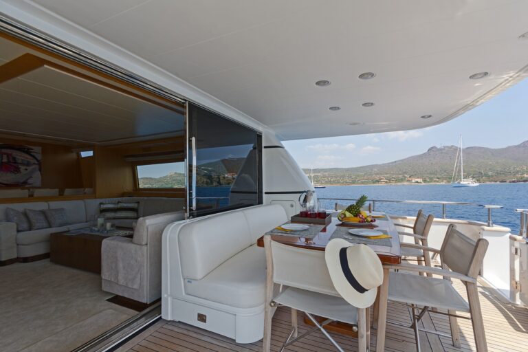 The 21m Yacht FOS