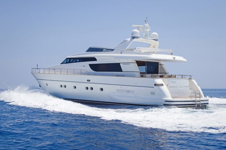 The 21m Yacht FOS