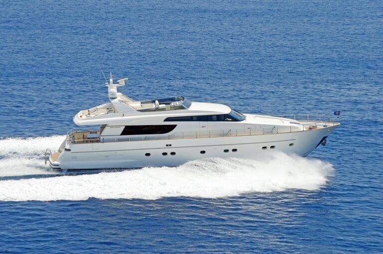 The 21m Yacht FOS