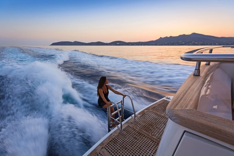 The 21m Yacht FOS