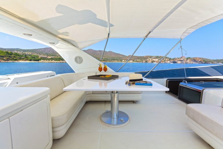 The 21m Yacht FOS