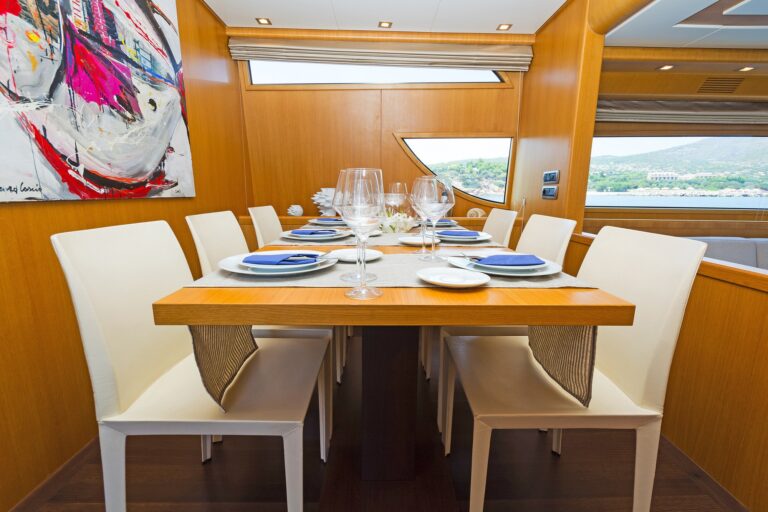 The 21m Yacht FOS