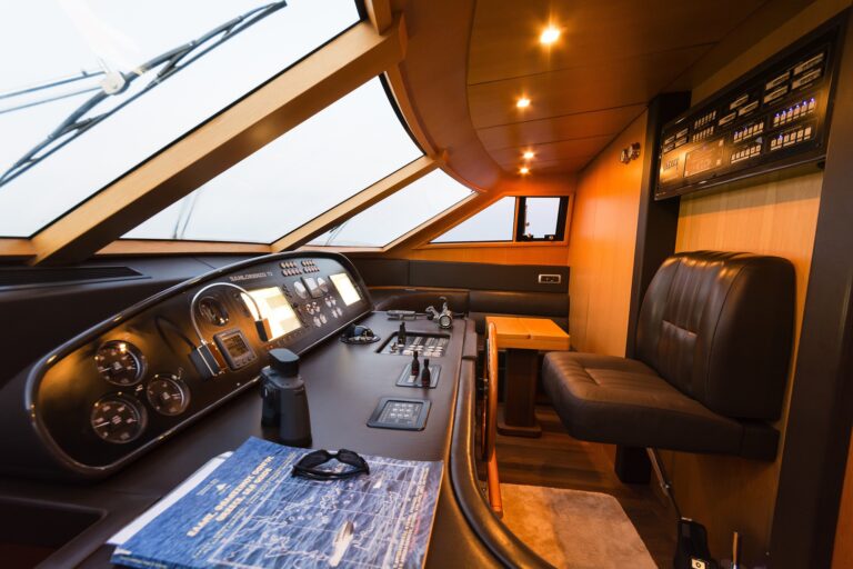 The 21m Yacht FOS